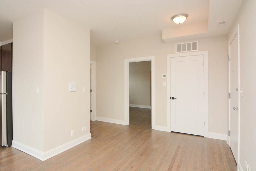 Building Photo - 3407 W Fullerton Ave