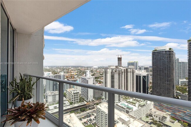 Building Photo - 1100S S Miami Ave
