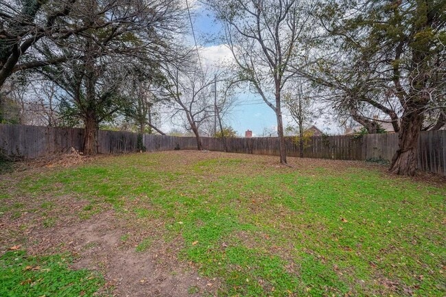 Building Photo - 1520 N Yale Blvd