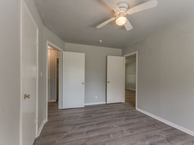 Building Photo - 3 Bedroom 1 Bath Home in Shawnee!