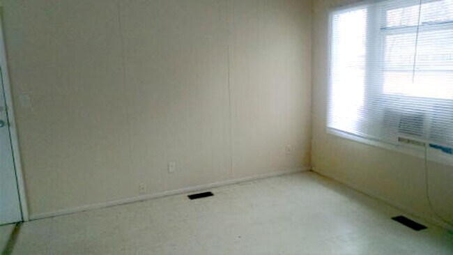 Building Photo - 5 Aztec Pl