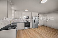 Building Photo - Beautifully renovated 3 bedroom, 2 bath | Fayetteville AR