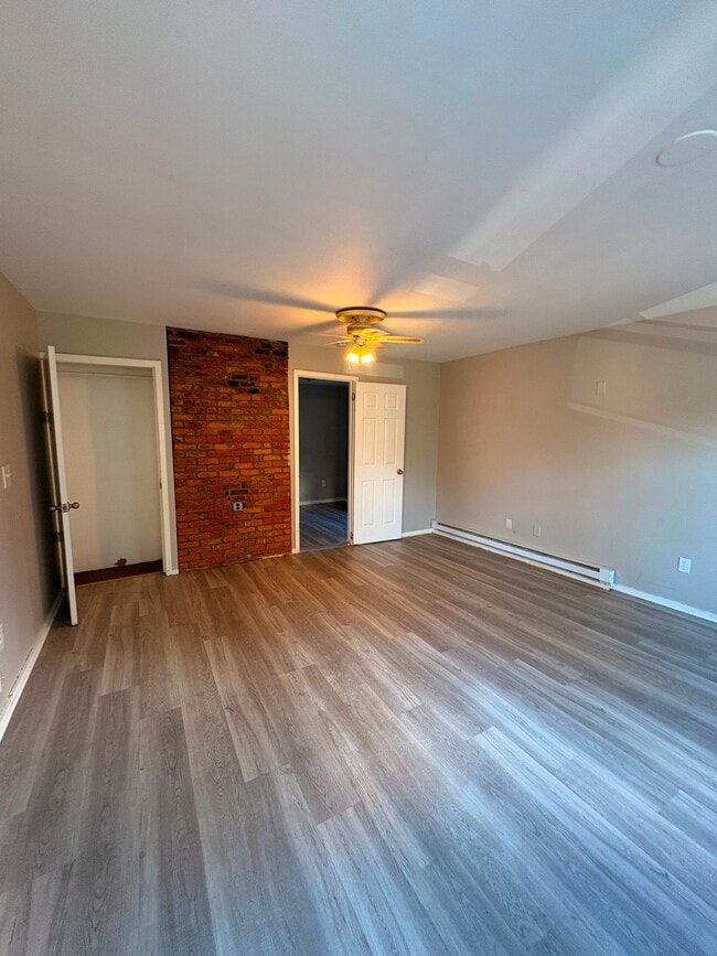 Building Photo - 68 Catharine St