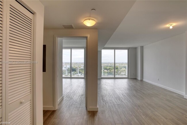 Building Photo - 1 br, 1 bath Condo - 4250 Biscayne Blvd 2783