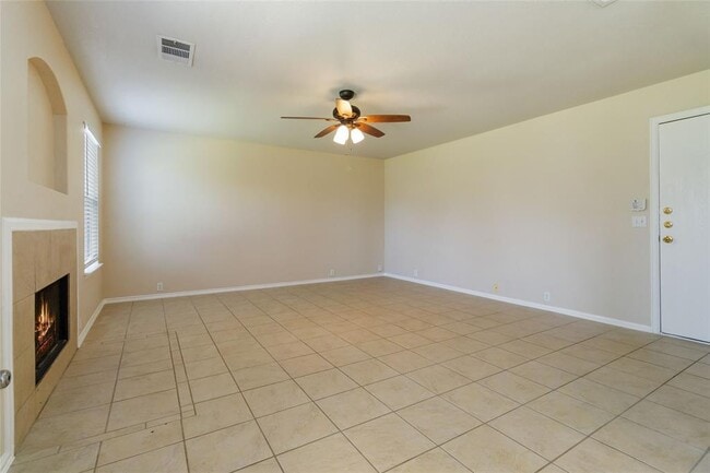 Building Photo - 401 Spruce Dr