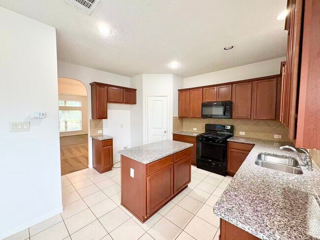 Building Photo - Water-deck 4 beds rental home in Missouri ...