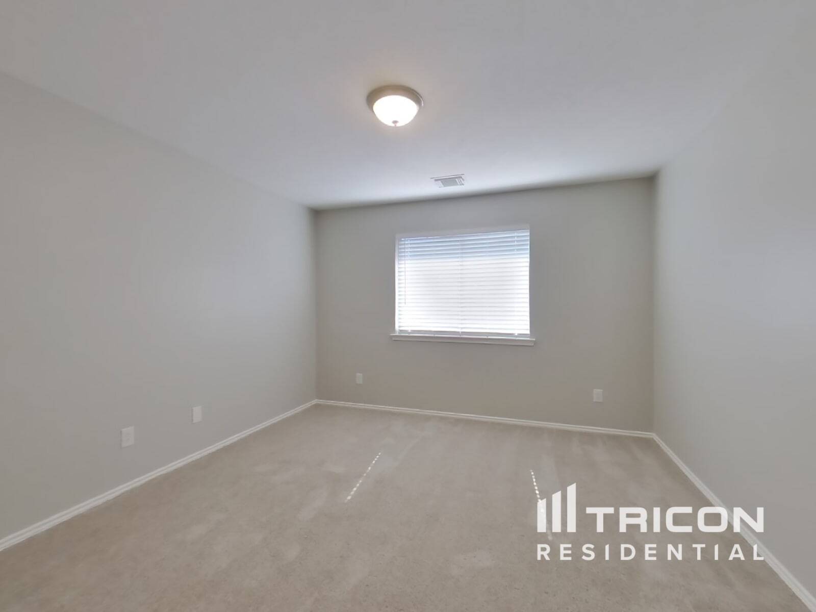 Building Photo - 33111 Cottonwood Bend