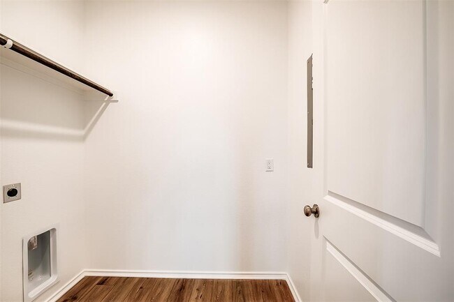 Building Photo - 414 Sebring Cir