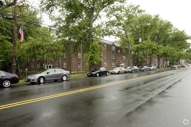 Cedar Lane Gardens - Teaneck, NJ | Apartment Finder