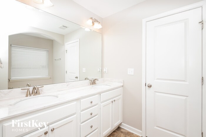 Building Photo - 1234 Silvercrest Ct SW
