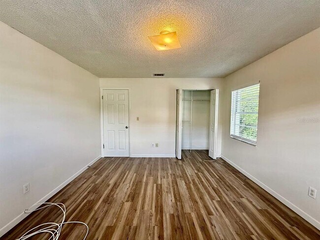 Building Photo - 6612 S Juanita St