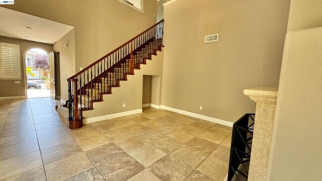 Building Photo - 2458 Marsanne St