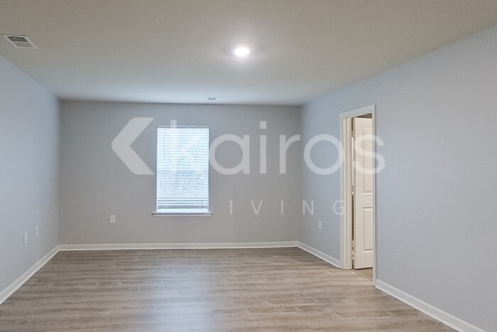 Building Photo - 1056 Pilgrim Ln