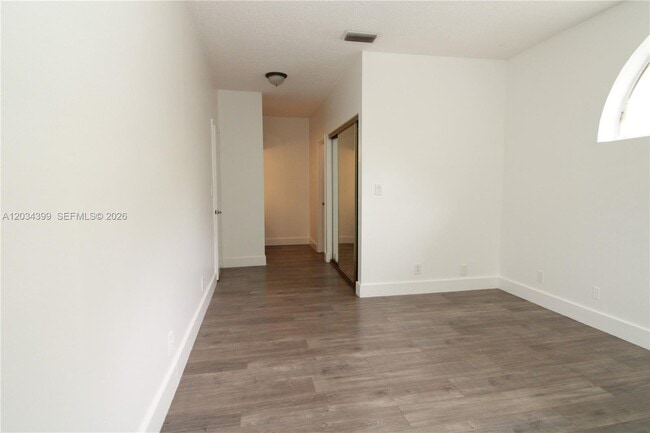 Building Photo - 1423 Avon Ln