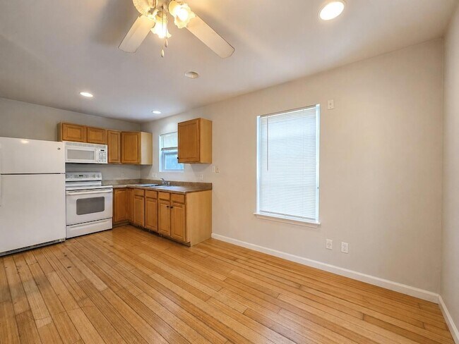 Building Photo - 4516 Russell Dr