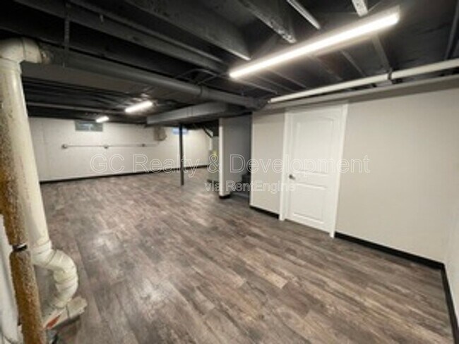 Building Photo - 4315 Stanley Ave