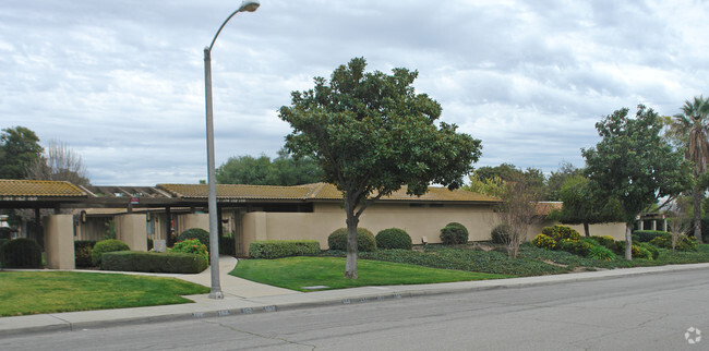 Building Photo - Cambridge Apts