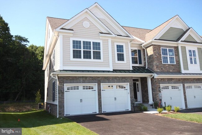 Building Photo - 10916 Fairmont Ln