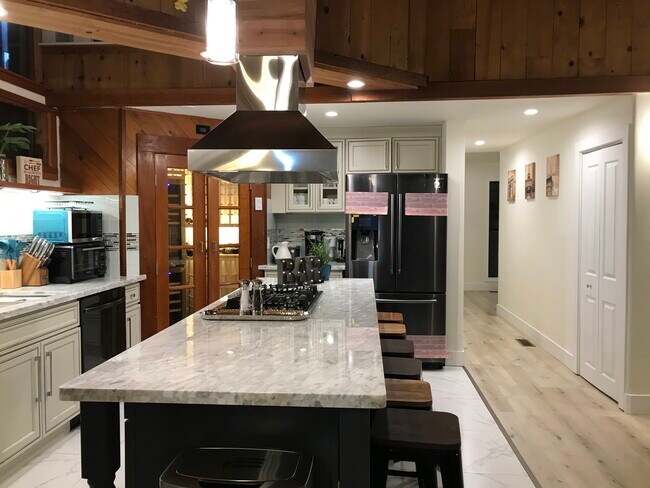 Building Photo - 266 Humboldt Rd