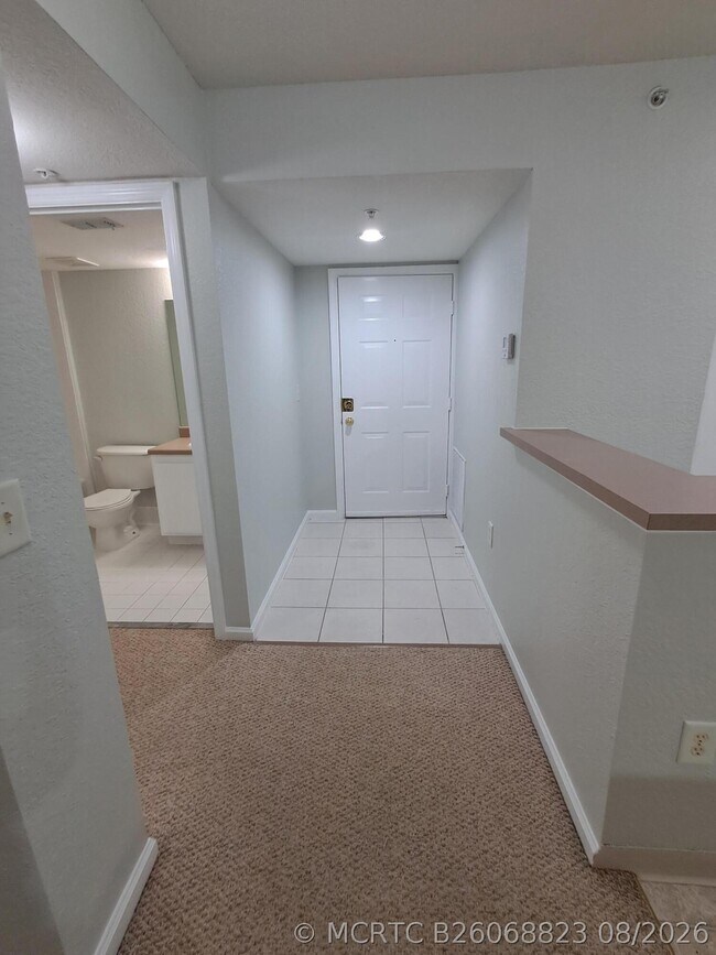 Building Photo - 161 SW Palm Dr