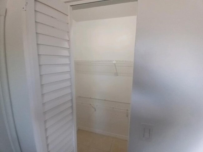 Building Photo - 3120 N Pine Island Rd