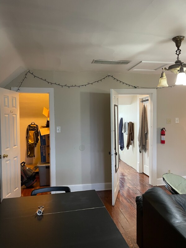 Building Photo - 462 King Ave