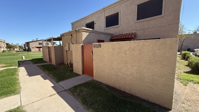 Primary Photo - "Charming 2-Bedroom Townhouse in Phoenix -...