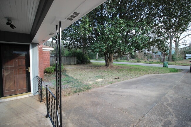 Building Photo - 3739 Honeysuckle Ct