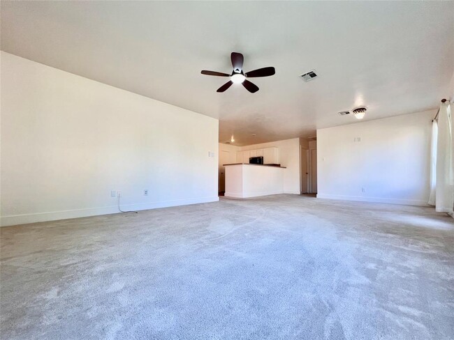 Building Photo - 5015 Summit Lodge Dr