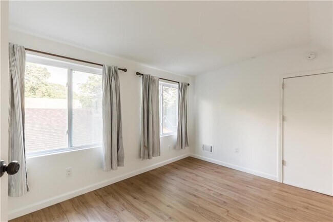 Building Photo - 1170 Niles Ave NW
