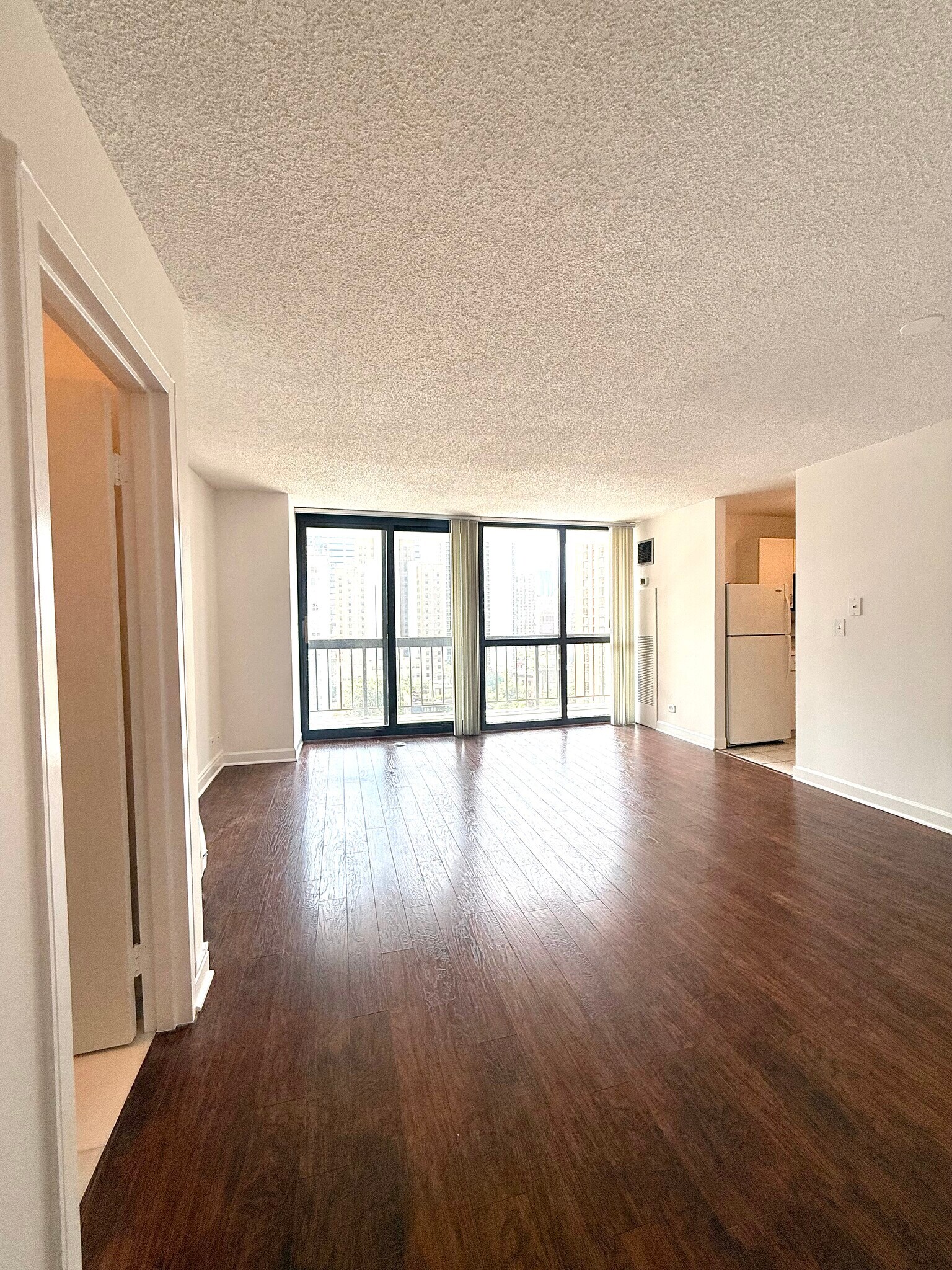 Building Photo - 33 W Delaware Pl