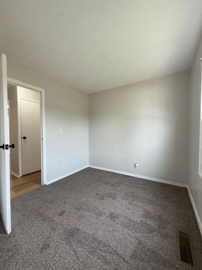 Building Photo - Beautifully Updated 3BR Home w/ Fenced Yard & 2-Car Garage