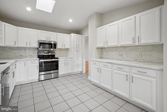 Building Photo - 7700 Hamilton Spring Rd