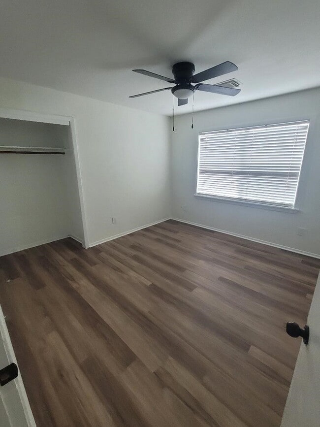 Building Photo - 1212 Rebecca Dr