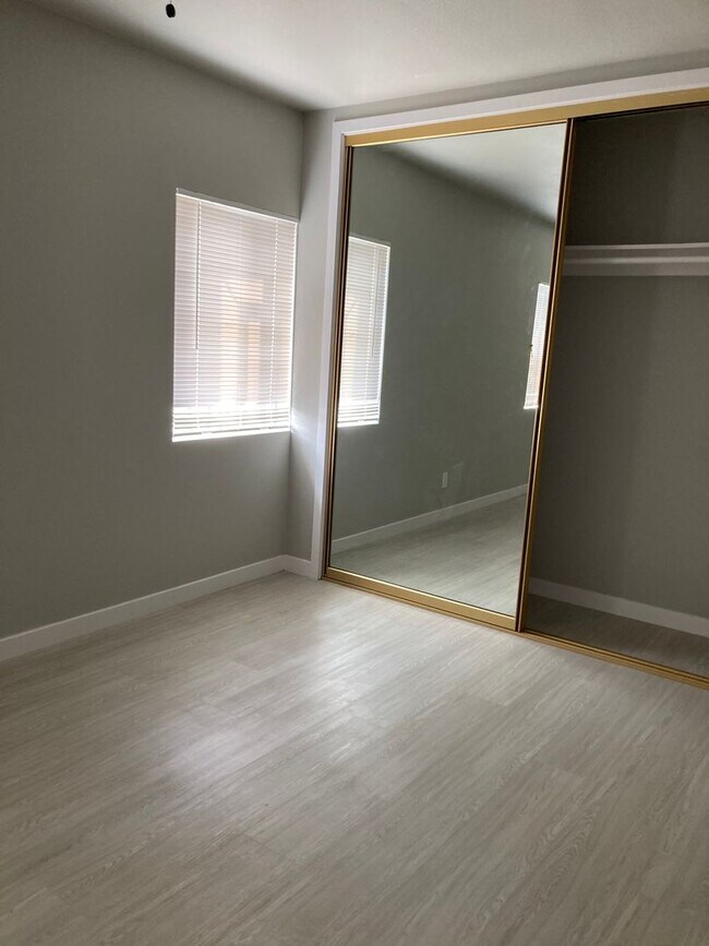 Building Photo - 6337