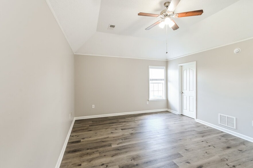 Building Photo - 9922 Lacee Ln