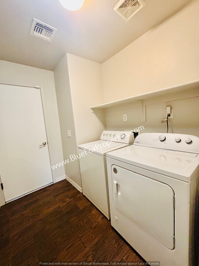 Building Photo - 5858 E Sanderling Dr