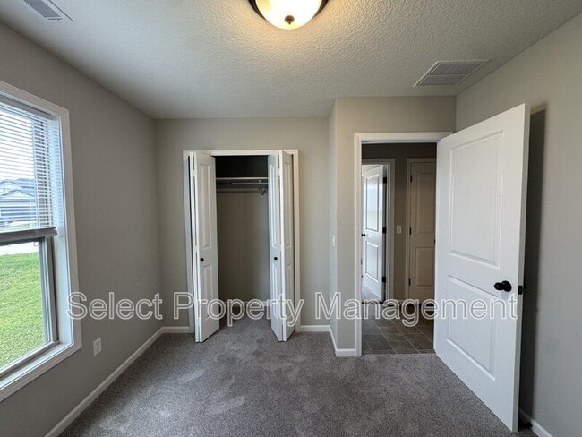 Building Photo - 390 Zebulon Cv