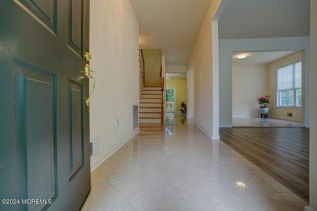 Building Photo - 6 Mulberry Ln
