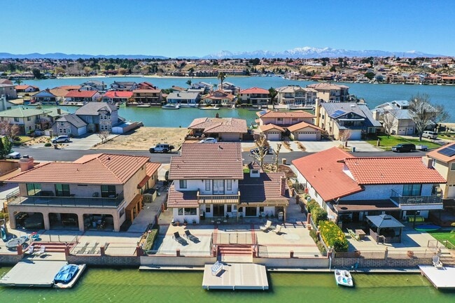 Building Photo - Spacious 3-Bedroom Lake House in Victorvil...
