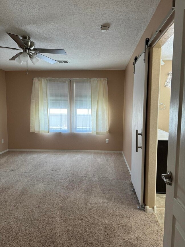 Building Photo - 10812 Fort Point Ln NE