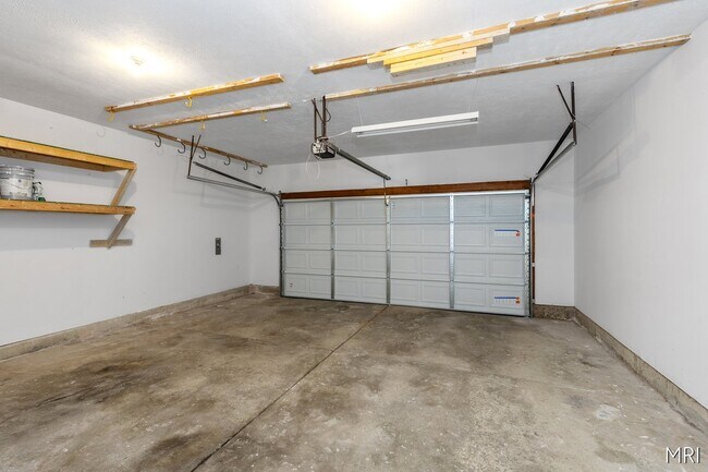 Building Photo - 8303 Cowan Lake Dr NE