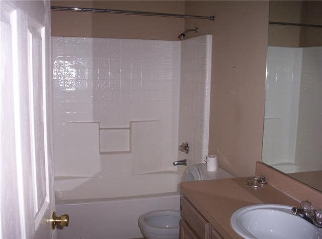 Building Photo - 3005 Huntington Ct