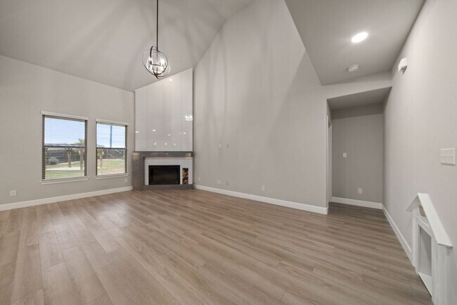 Building Photo - 6905 Etna Way