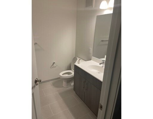 Building Photo - 200 Quarry Hill Dr