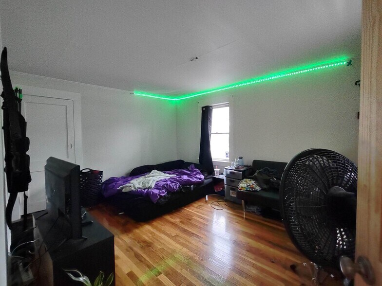 Building Photo - 16 Kilby St