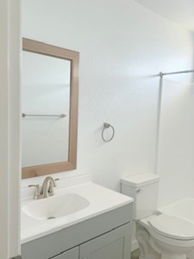 Building Photo - MOVE IN SPECIAL!!! $1,797 FOR THE FIRST FO...