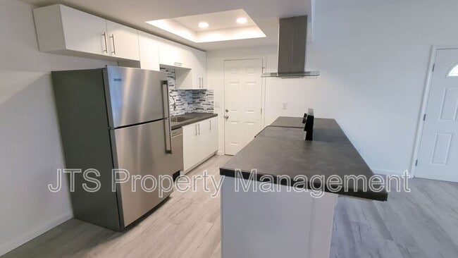 Building Photo - 10402 S White Rock Rd