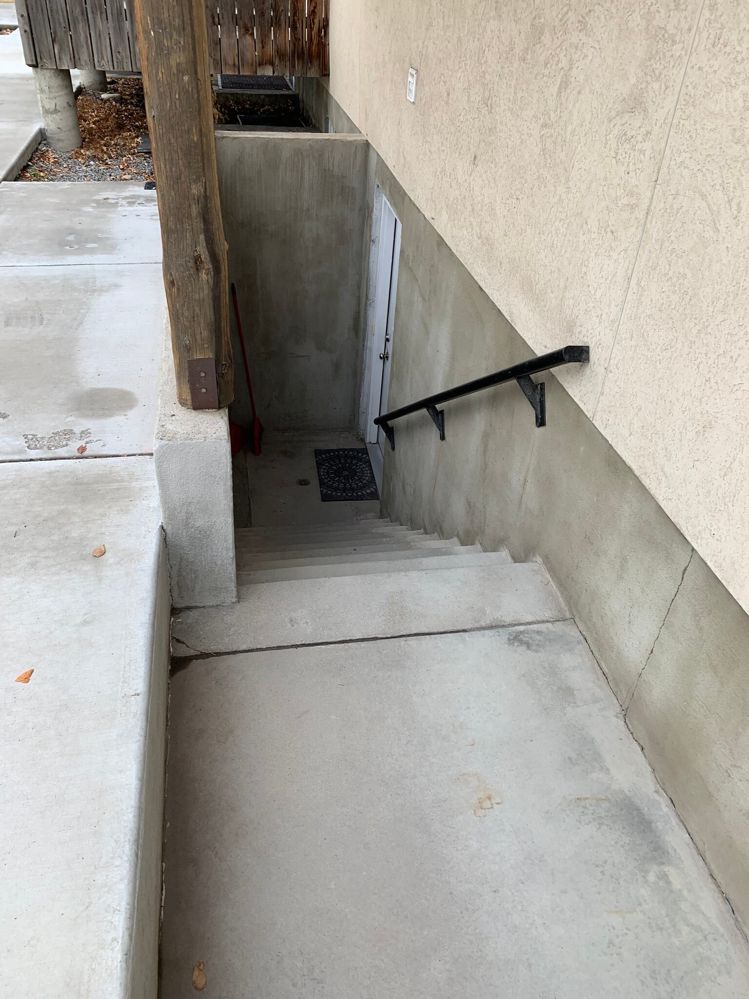 Downstairs Entry - 1642 E Fort Union Blvd