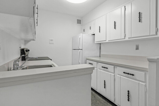 Building Photo - 44 Strawberry Hill Ave